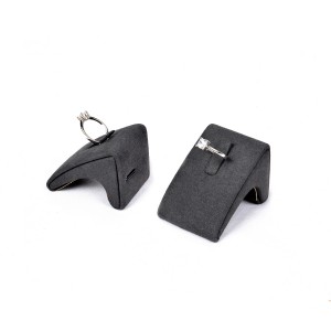 Custom jewelry pendant display 